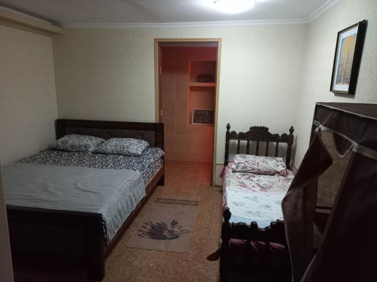 Feola Hostel Kutaisi Ngoại thất bức ảnh