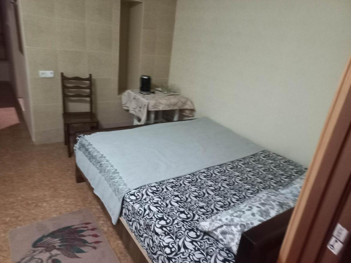 Feola Hostel Kutaisi Ngoại thất bức ảnh