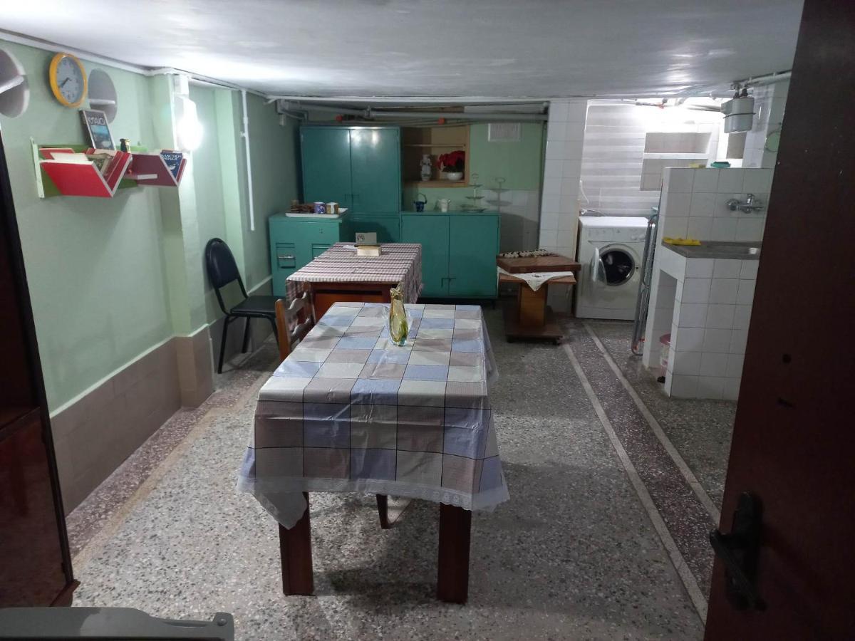 Feola Hostel Kutaisi Ngoại thất bức ảnh