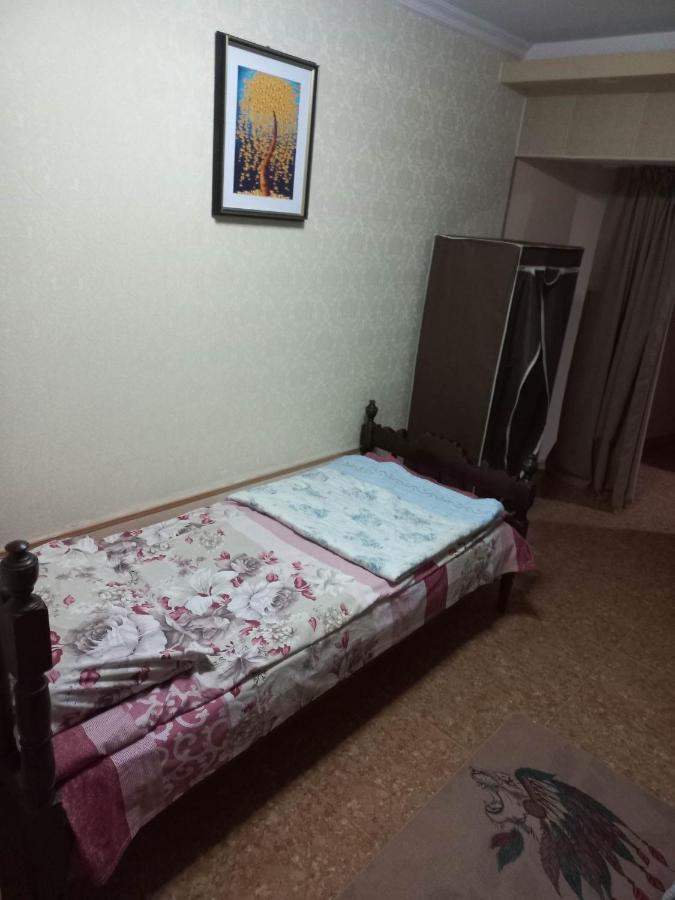 Feola Hostel Kutaisi Ngoại thất bức ảnh