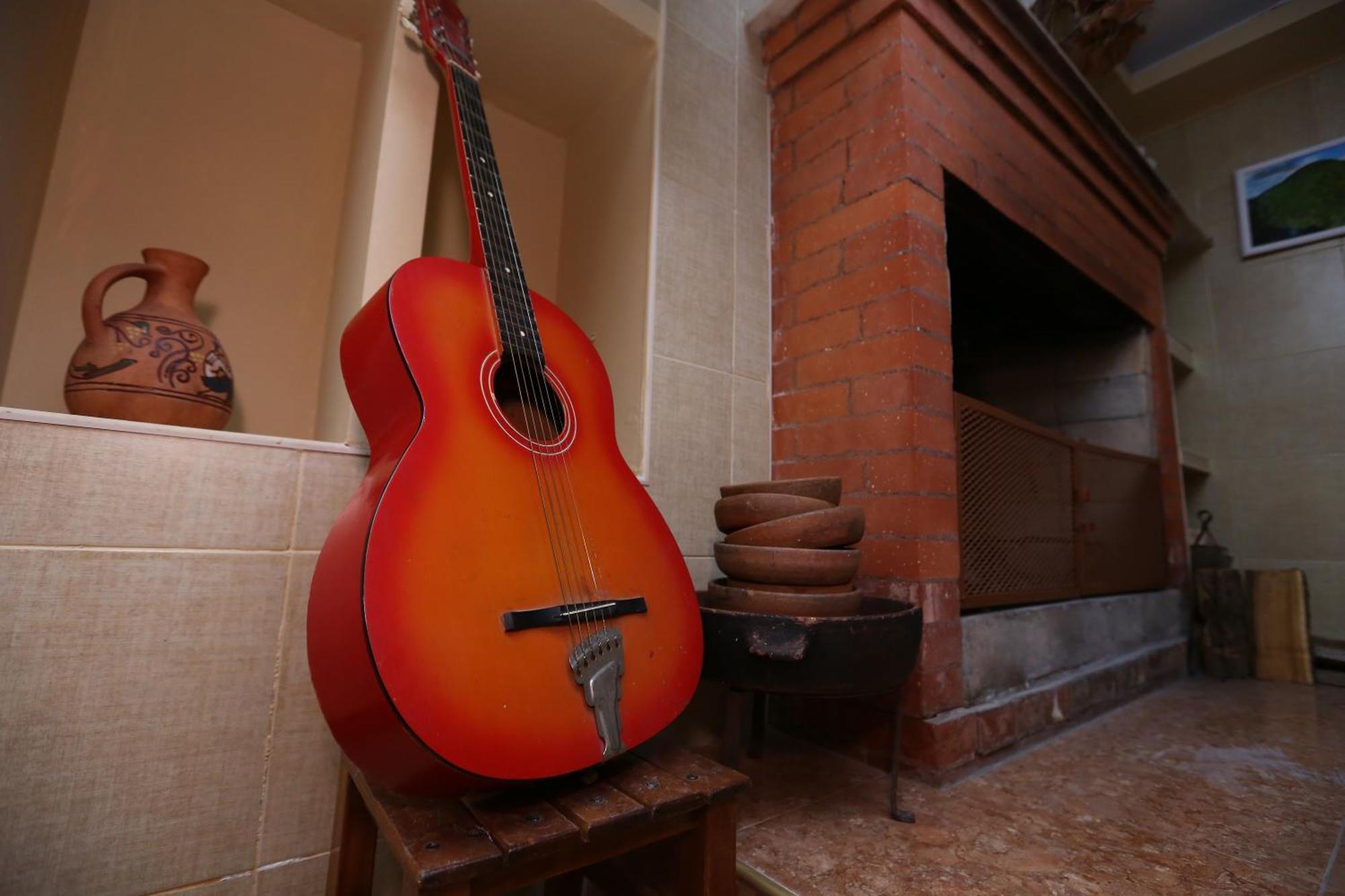 Feola Hostel Kutaisi Ngoại thất bức ảnh