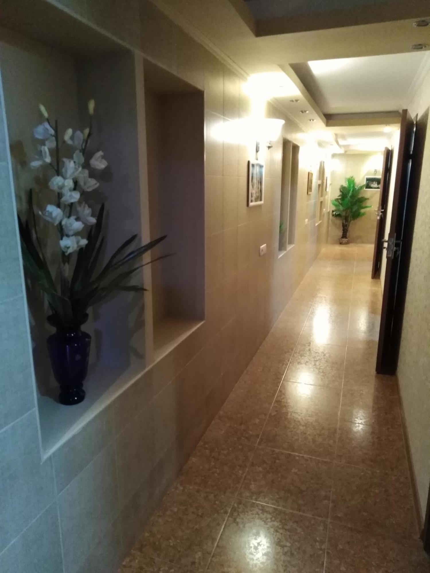 Feola Hostel Kutaisi Ngoại thất bức ảnh
