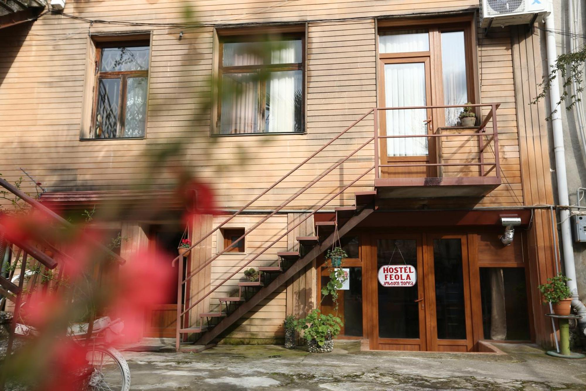 Feola Hostel Kutaisi Ngoại thất bức ảnh
