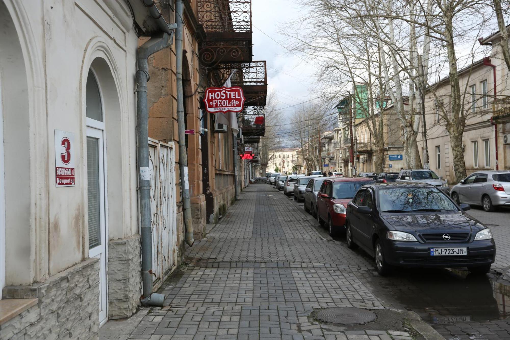 Feola Hostel Kutaisi Ngoại thất bức ảnh