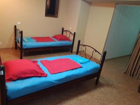 Feola Hostel Kutaisi Ngoại thất bức ảnh